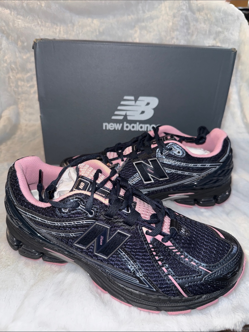 New Balance Men’s Black and Pink Athletic Running Shoes